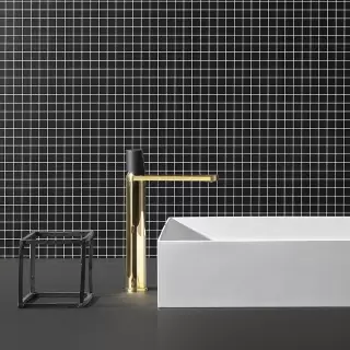 ANTONIO LUPI INDIGO Смеситель для раковины на 1 отверстие, однорычажный, высота 285 мм., ручка черная матовая, отделка: полированная натуральная латунь