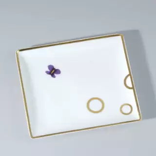 THG CAPUCINE MAUVE DECOR OR Поднос керамический 122х110 мм., настольный, small size, декор золото/лиловый, цвет: белый