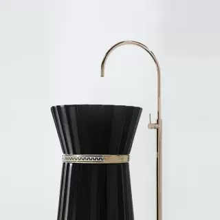 Oasis Plisse Раковина напольная &Oslash;44х95см, без отв., без перелива, в комплекте с донным клапаном, цвет: черный/золото с декором