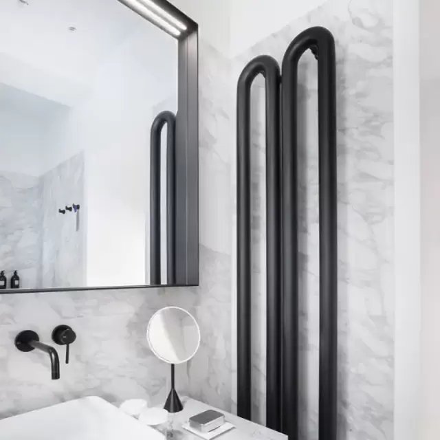 Antrax Tubone Полотенцесушитель электрический21x170H см, цвет: черный матовый