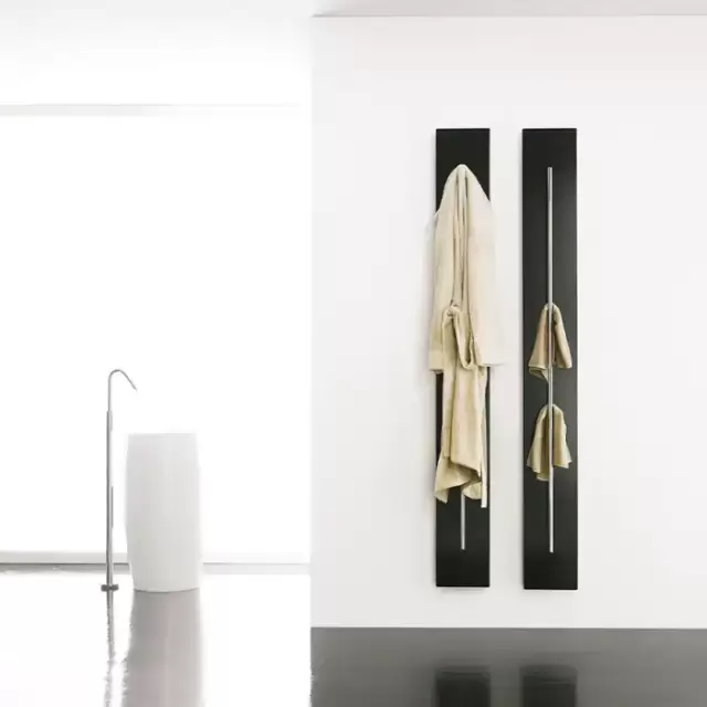 Antrax Teso Полотенцесушитель TESO 25x170Hсм электрический, рейлинг: хром, цвет: черный матовый