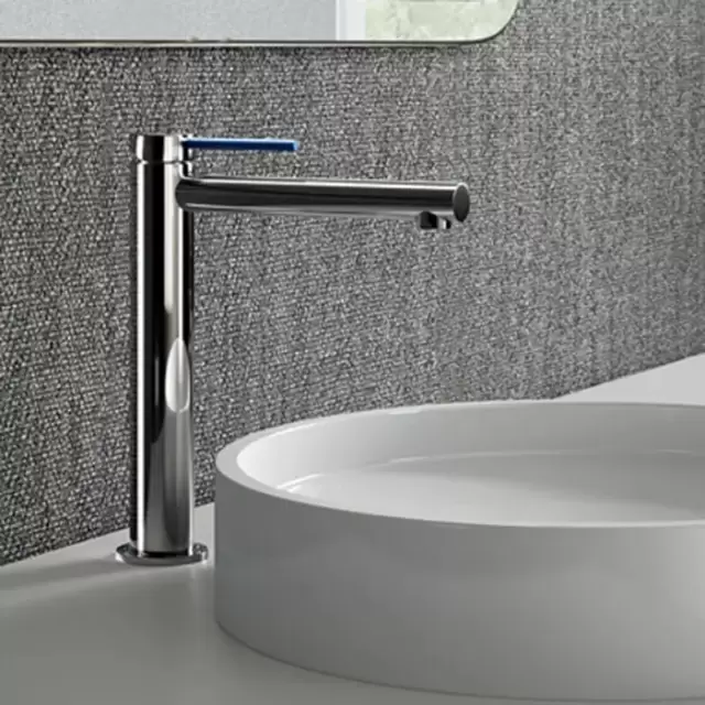 Gattoni Circle One Смеситель для раковины, на 1 отв., излив 140 мм, с донным клапаном, цвет: хром/Blu