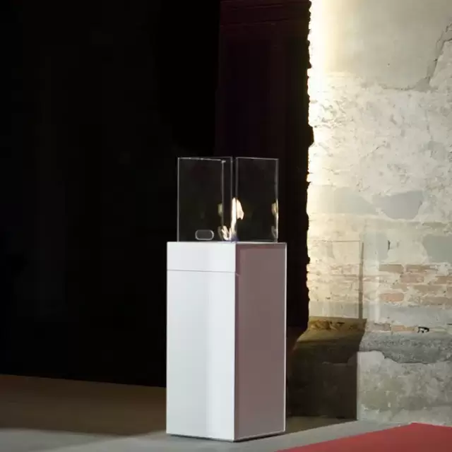 Antonio Lupi Babele Камин 40х40х131cм, на биоэт, корпус из стали, дверца и полка, противоп стеклами и горелкой из нерж стали LAFLACA, отдел Ruggine